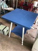 Vintage Blue/White Lamp Table (24"x24")
