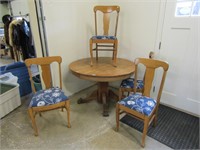 ANTIQUE TIGER OAK DINING ROOM TABLE W/4 CHAIRS