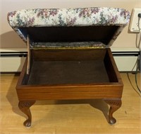 VTG footstool chest. 20x26x20in excellent