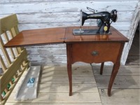 Vintage Universal Sewing Machine w/Table