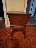 Small End Table w/ Flip Top