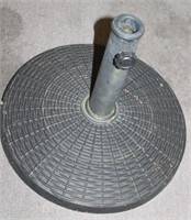 HEAVY UMBRELLA STAND WITH RATTAN LOOK