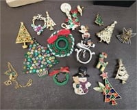 Lot of Christmas Pins & Bracelet