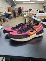 Nike tennis shoes size 8