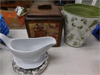 COLLECTION OF KITCHEN WARE