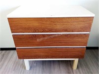 30" CHEST OF DRAWERS