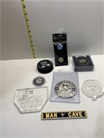 PITTSBURGH PENGUINS HOCKEY PUCKS, PINS AND LUCITE