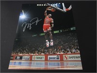 MICHAEL JORDAN SIGNED 16X20 PHOTO BULLS COA