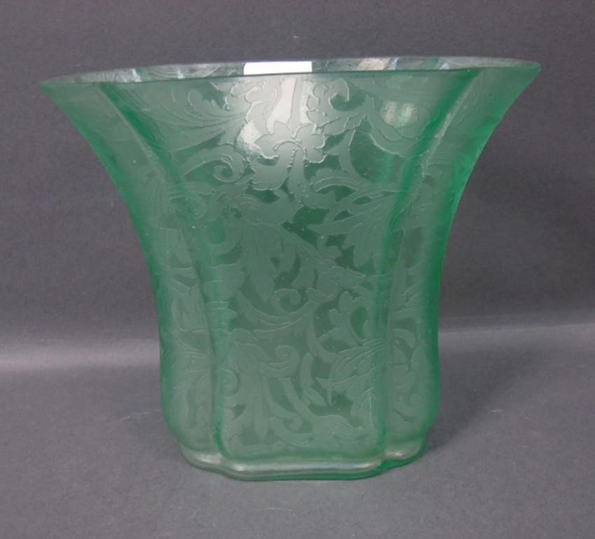 Consol. Green #2203 Florentine Sm. Fan Shaped Vase