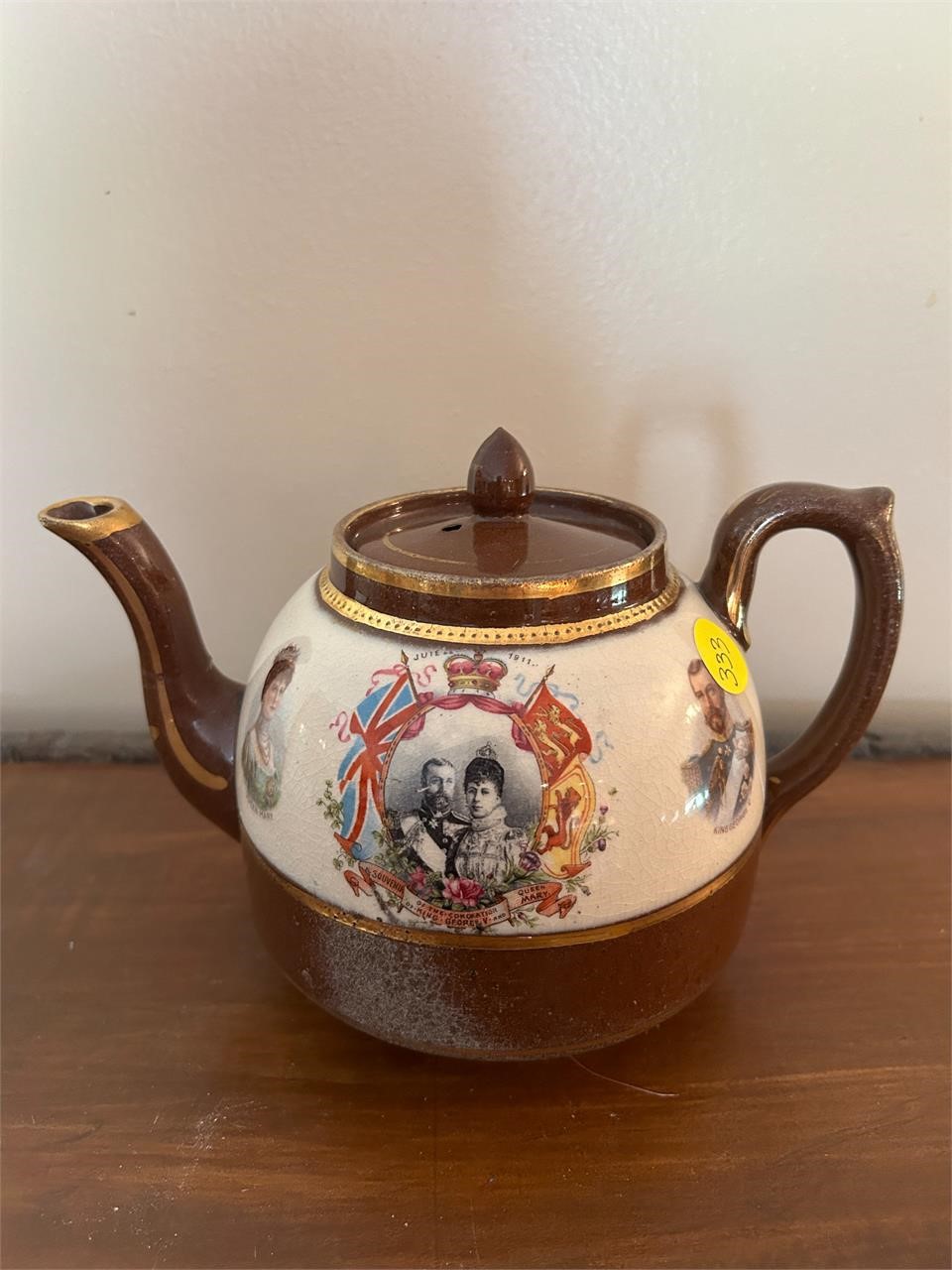 Antique 1911 Coronation Commemorative Teapot - fin