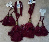 F - LOT OF 4 TASSELS (A69)