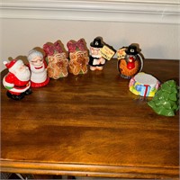 4 Pair Holiday Salt & pepper shakers.