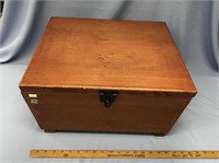 Large wooden crate, modern style, approx. 19" x 1)