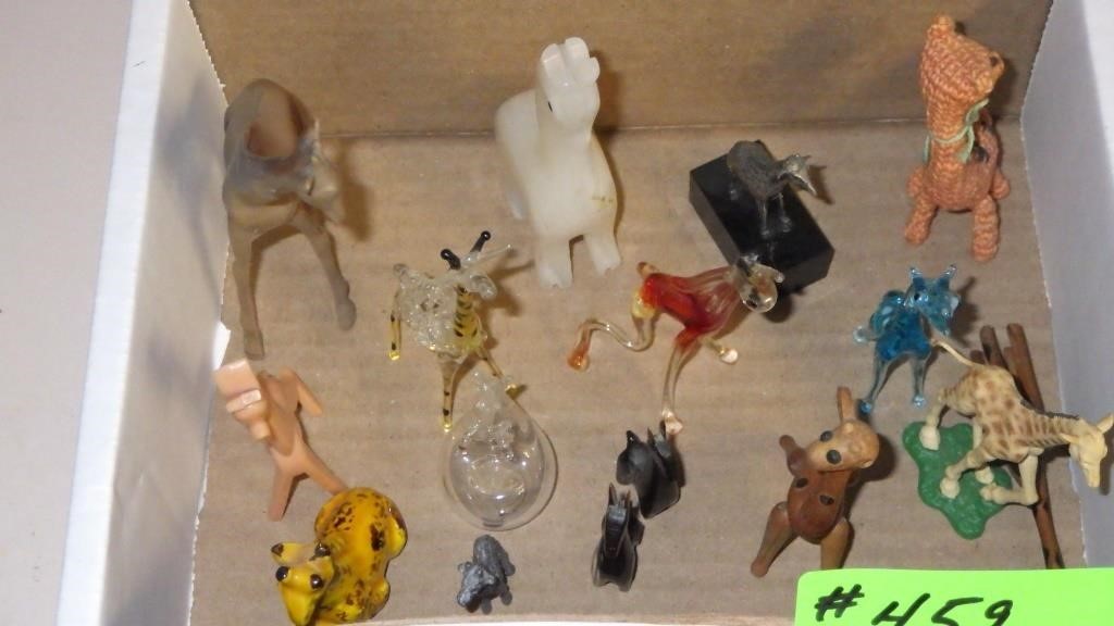 BL. VINTAGE MINIATURE GIRAFFES