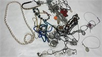 Necklace, jewellery lot