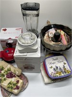 Vintage Osterizer Blender, Dash D Pie Maker, Oven
