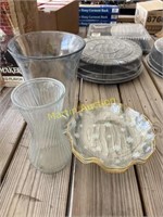(2) glass vases, (3) glass plates RWE