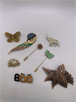 BROOCH/PIN LOT OF 8