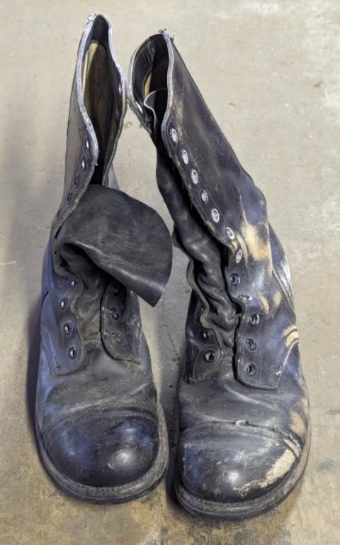 (M) Vietnam era Combat boots size 13.