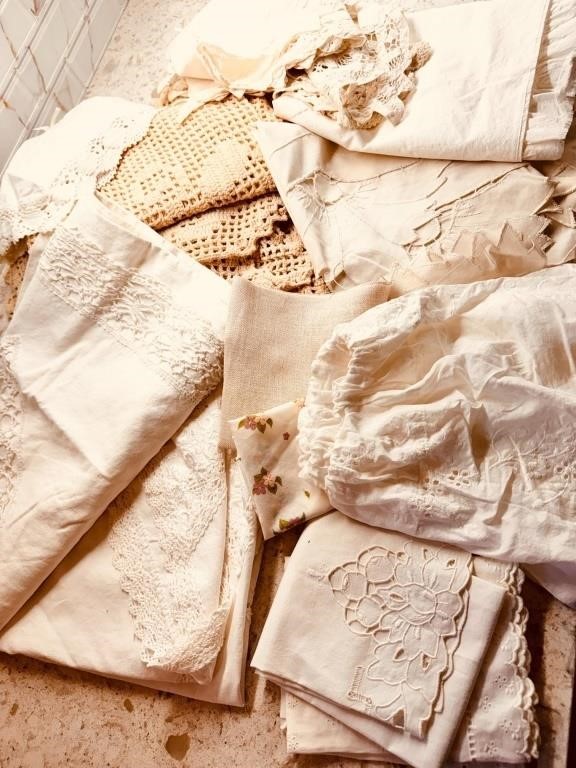 Large Lot Vintage Handmade Linens/embroidery,