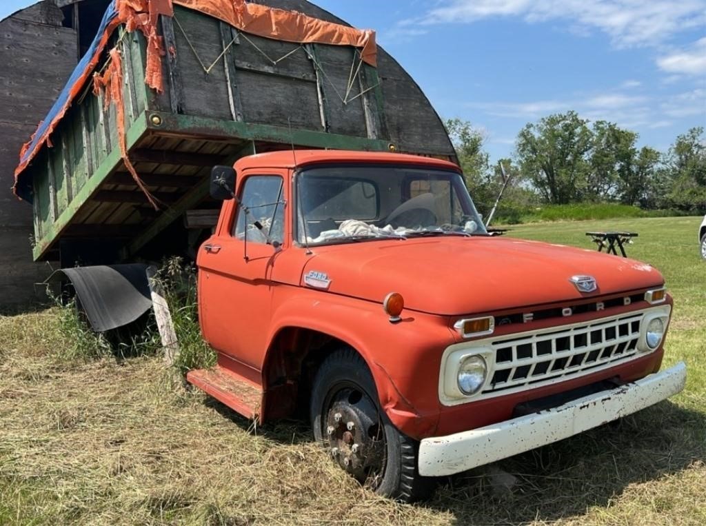*OFF SITE* 1964 Ford Model 500 Grain Truck with