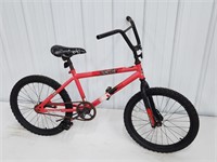 Dynacraft Magna Throttle Kids Bike / Bicycle. The