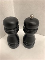 (2x bid) Threshold Salt & Pepper Shaker Set