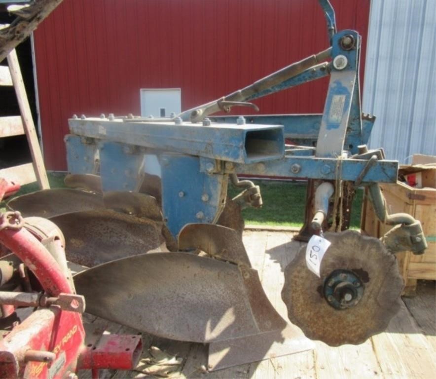 Ford 3 point 3 bottom plow with 36" plows.