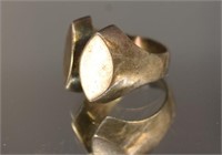 STERLING SILVER RING - SIZE 7 1/2 - 8 GRAMS