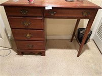 SMALL STUDENT DESK GREAT CONDITION