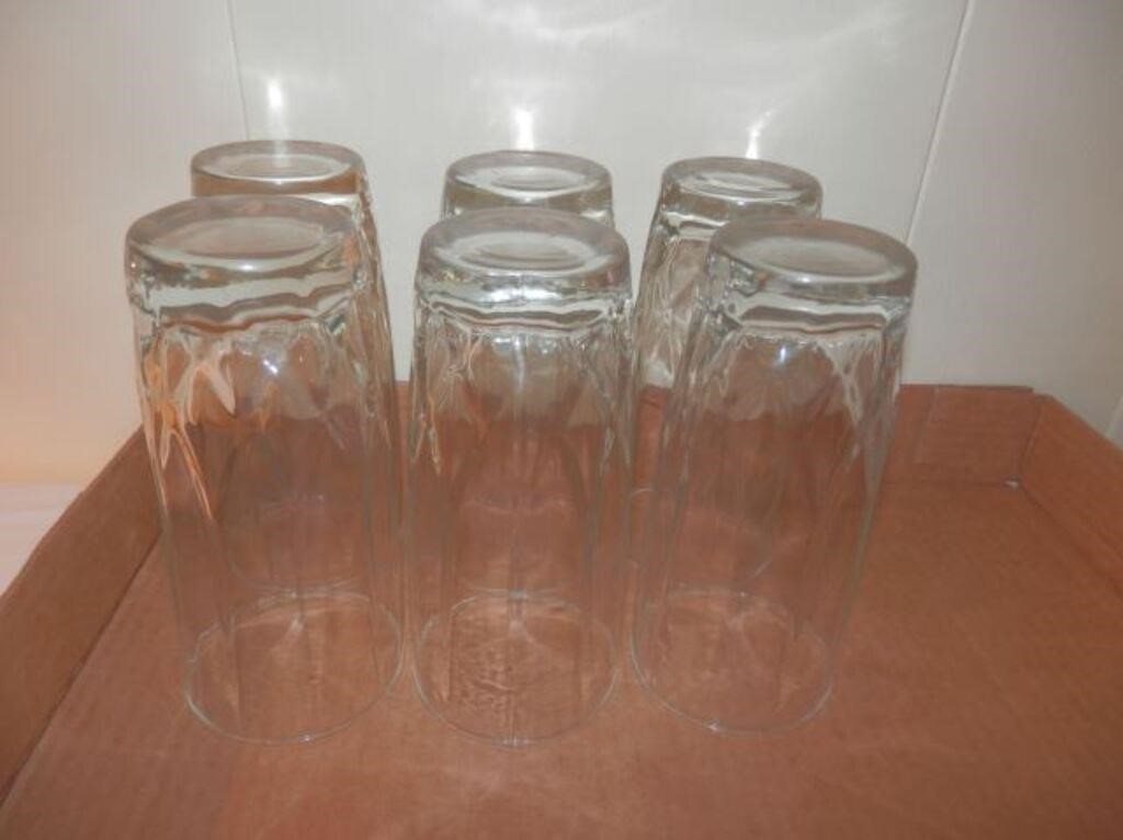 Group of 6 clear glass tall tumblers/glasses