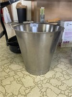 STAINLESS BUCKET