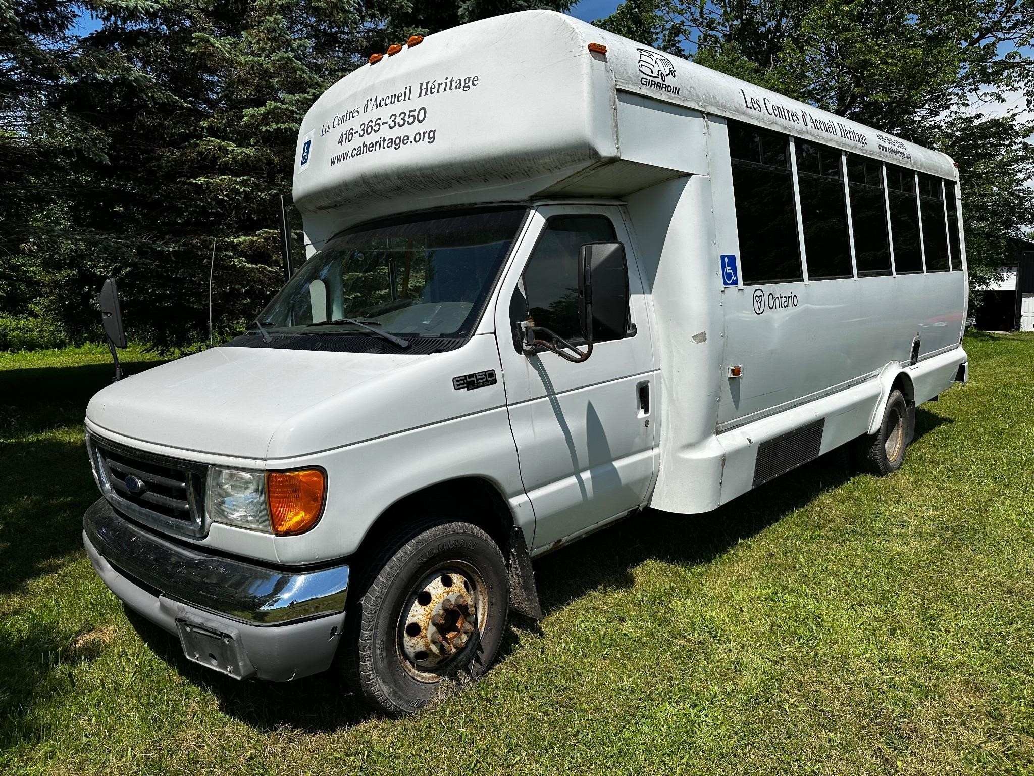 2005 Ford E-450 Diesel Passenger Bus