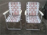 2 FOLDING LAWN CHAIRS