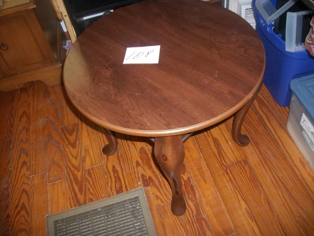QUEENE ANNE STYLE END TABLE 24X24X21