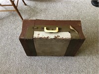Vintage Bulova Suitcase Turntable w/ Speakers