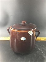 Large crock with lid, made in Italy #20, 10" tall