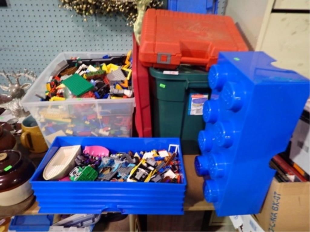 4 LG TUBS ASSTD LEGO PARTS