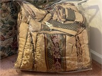 New - Queen Comforter Set