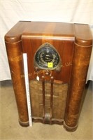 Antique Zennith Cabinet Radio