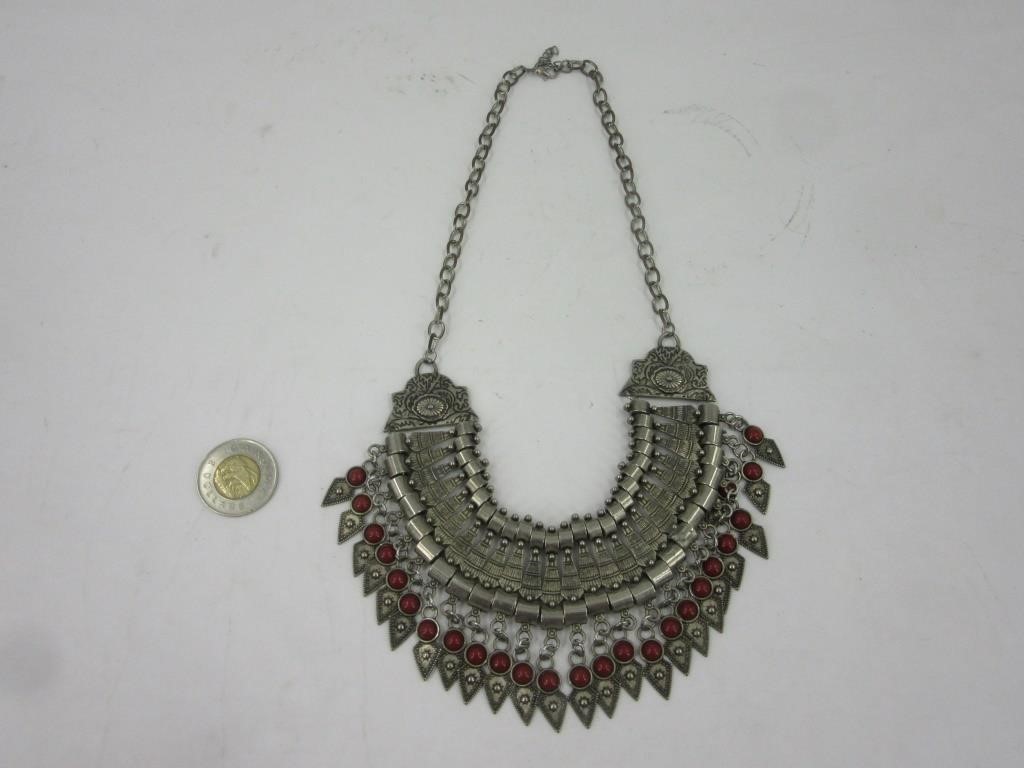 Collier de style médiévale