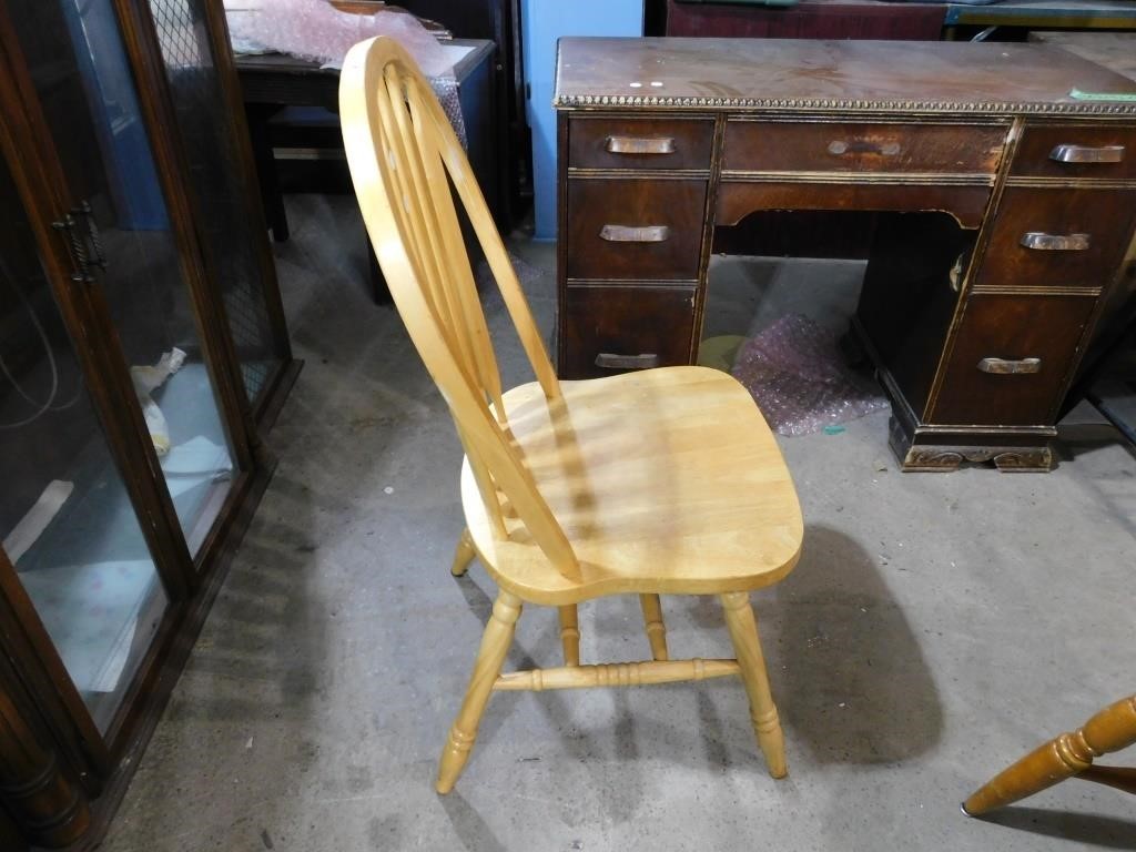 ANTIQUES, FURNITURE AND VINTAGE COLLECTIBLES