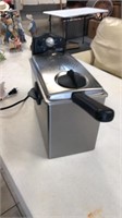 DeLonghi deep fryer