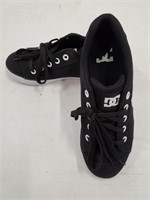 DC SNEAKERS WOMENS SIZE 6.5