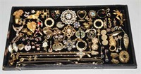 30 ASSORTED PIECES OF GOLDTONE PETITE PINS