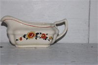 8 IN L X 3 IN H STEUBENVILLE IVORY GRAVY BOAT