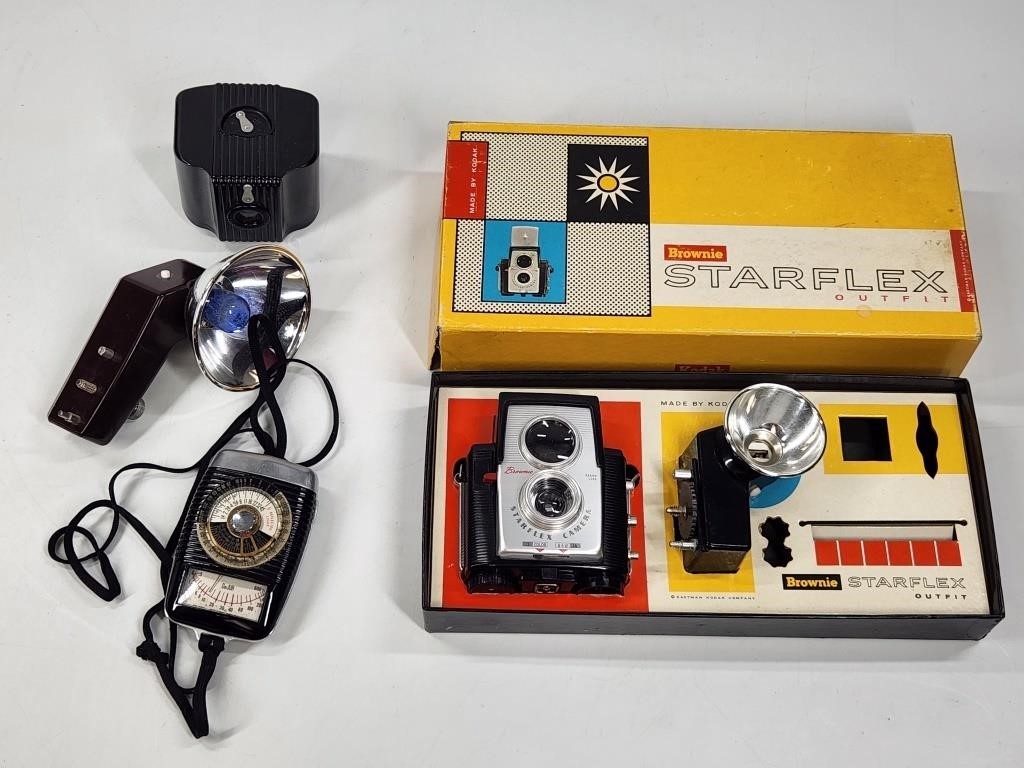 VINTAGE BROWNIE STARFLEX CAMERA OUTFIT +