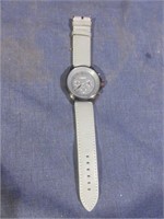 -new grey men's Curren watch.