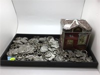 TRAY OF 50 PEWTER MIXED DOG KEY CHAINS & SCHOOL TI