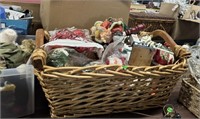 CHRISTMAS DECOR BASKET LOT